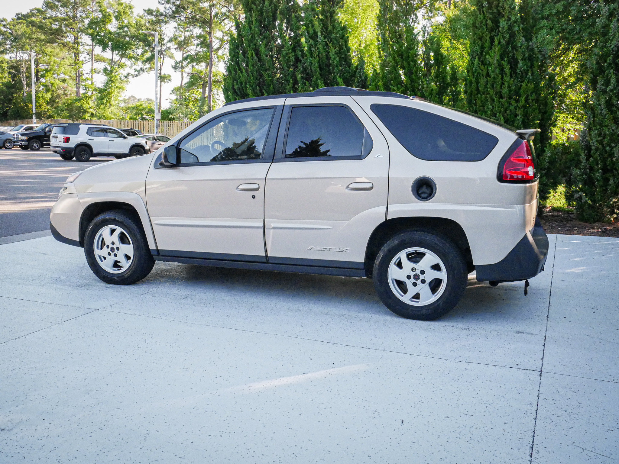 Used 2002 Pontiac Aztek 2WD image 7