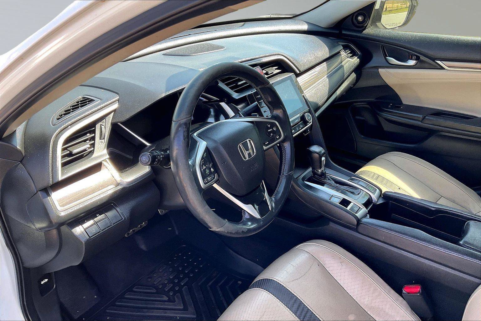 Used 2019 Honda Civic Touring image 14