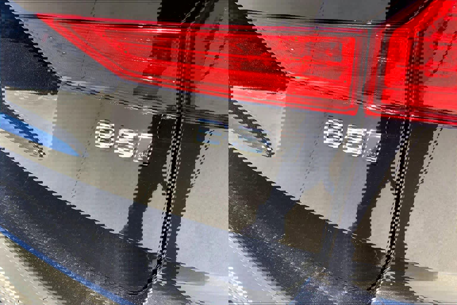 Used 2025 Volvo XC60 B5 Plus image 9