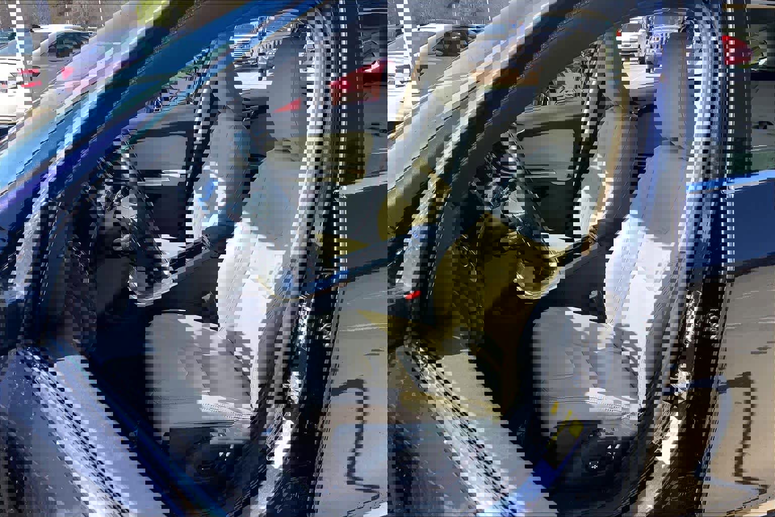 Used 2017 Volvo V60 T5 Platinum w/ Climate Package image 8