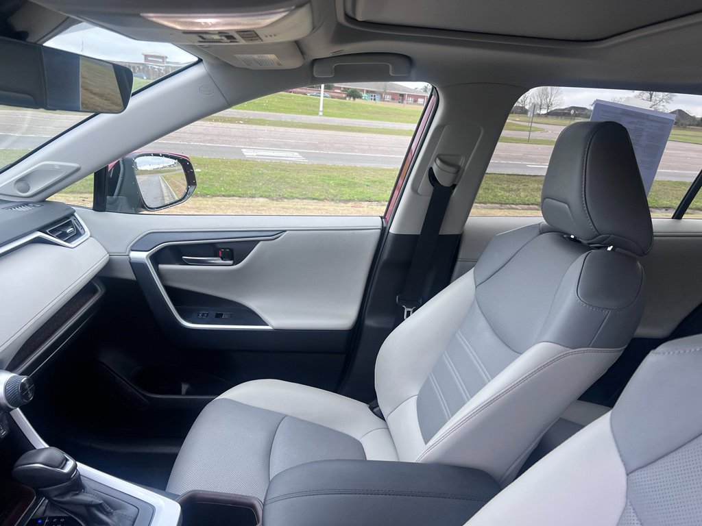 Used 2024 Toyota RAV4 Limited w/ Advanced Technology Package image 17