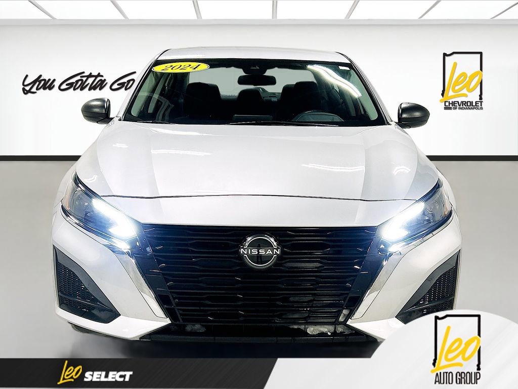 Used 2024 Nissan Altima 2.5 SV image 2