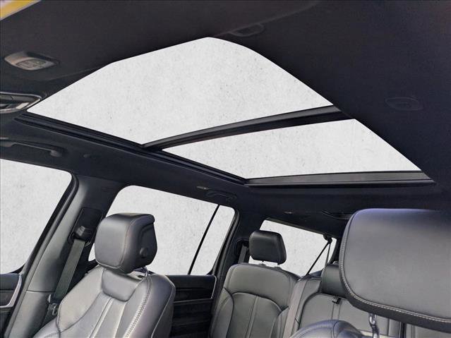 Used 2024 Jeep Wagoneer L 2WD w/ Premium Group I image 21