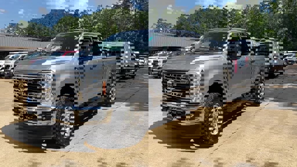 Used 2024 Ford F250 XLT image 2