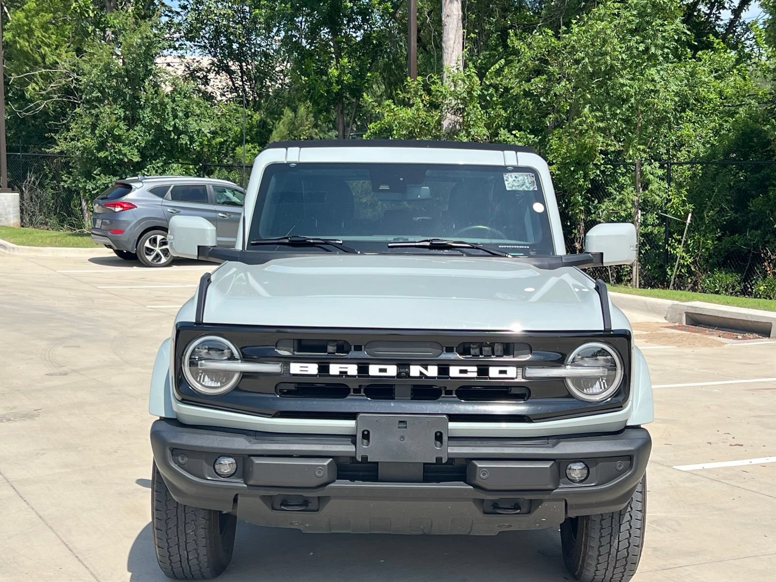 Used 2023 Ford Bronco Outer Banks AWD/4WD image 2