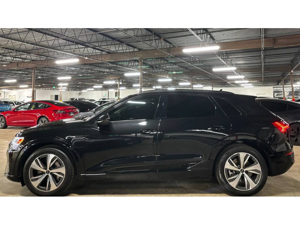 Used 2024 Audi Q8 e-tron Premium image 9