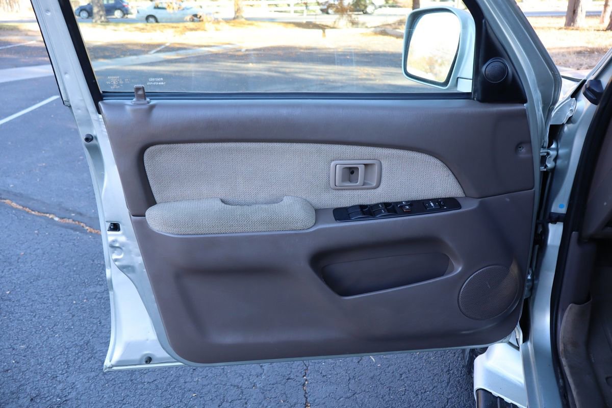 Used 2000 Toyota 4Runner SR5 w/ Upgrade Value Pkg 4 image 23