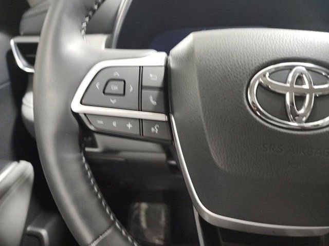 Used 2024 Toyota Highlander Platinum image 28