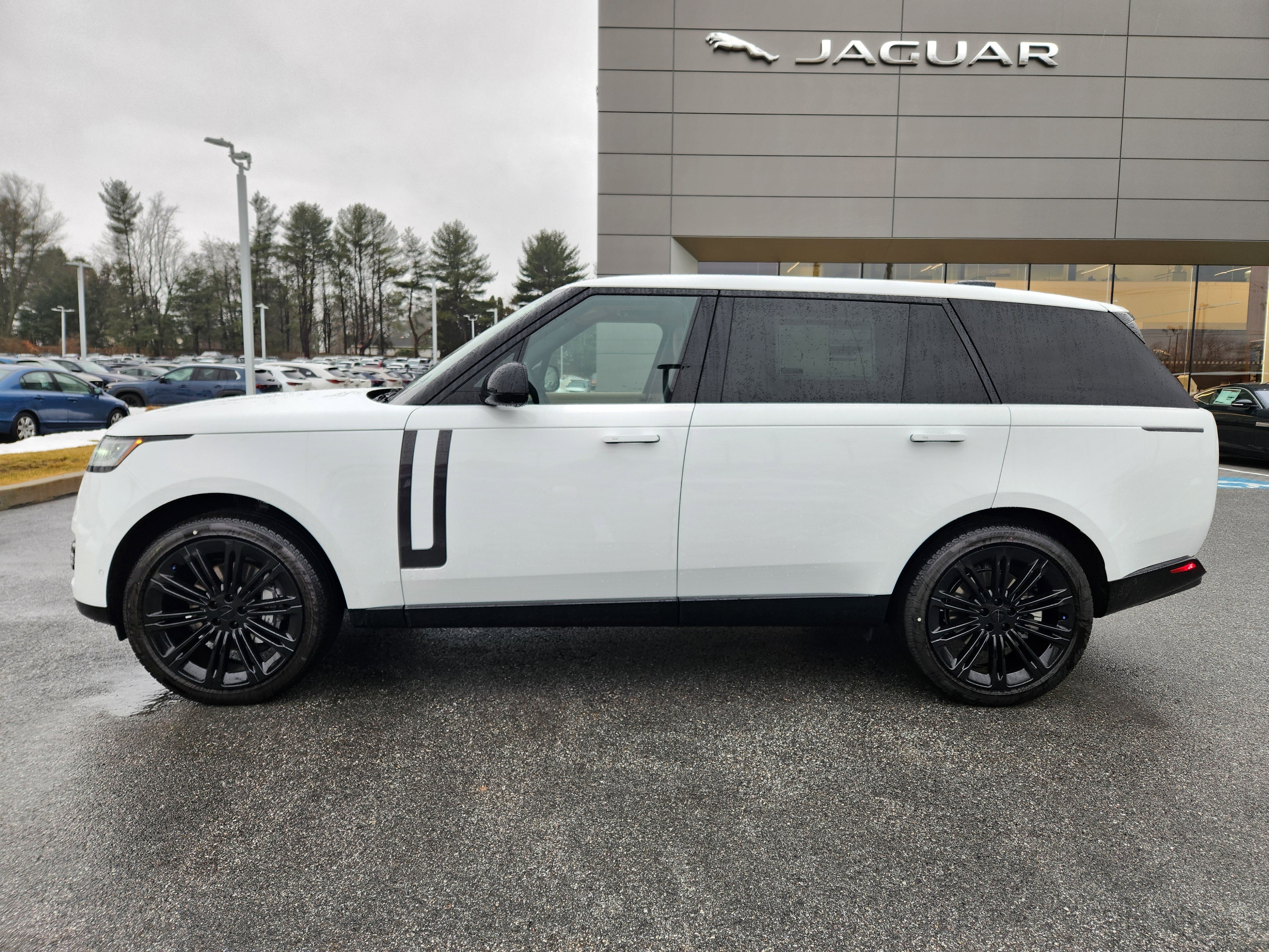 New 2026 Land Rover Range Rover Long Wheelbase SE image 5