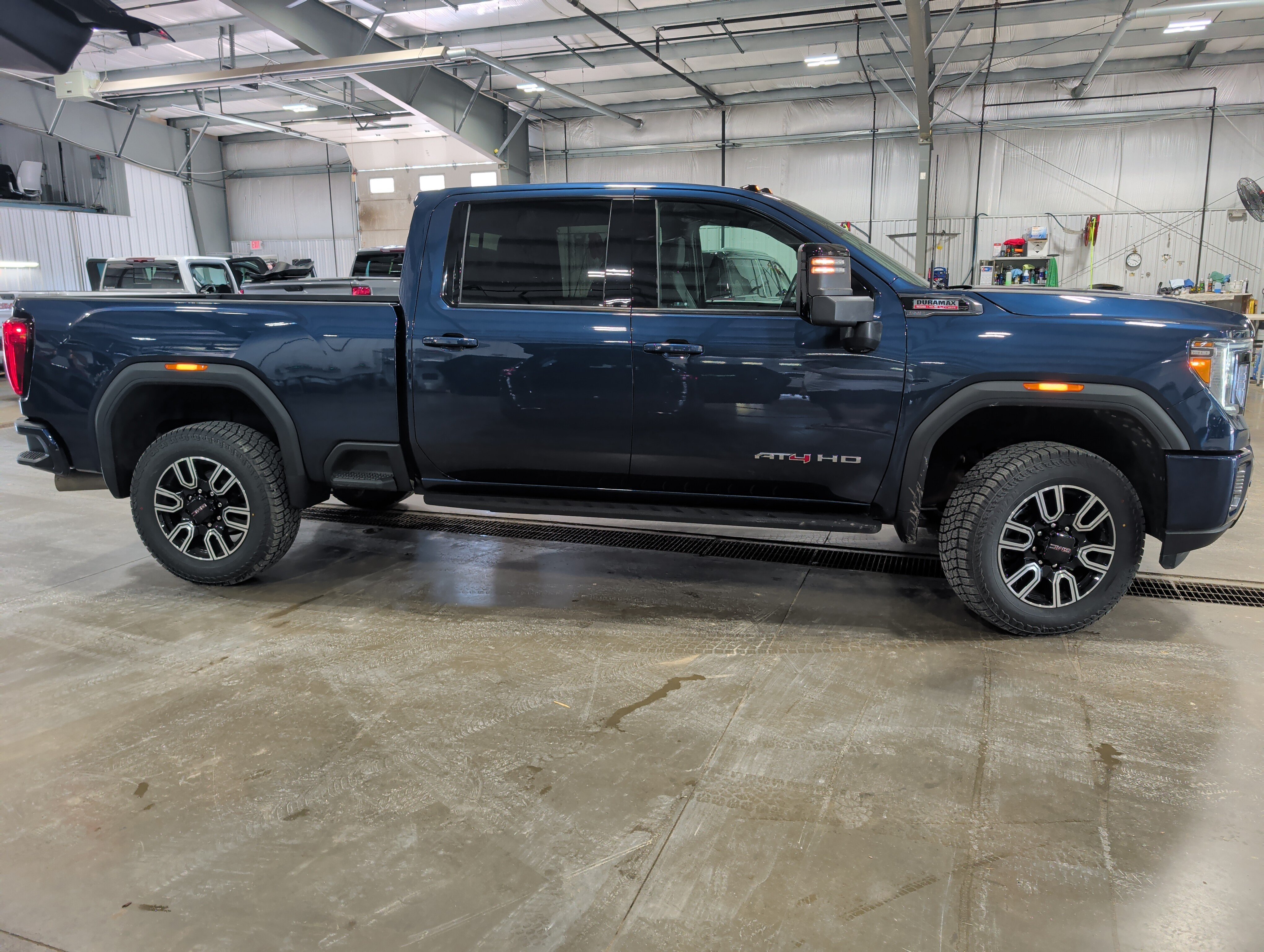 Used 2023 GMC Sierra 2500 AT4 w/ AT4 Premium Plus Package AWD/4WD image 2