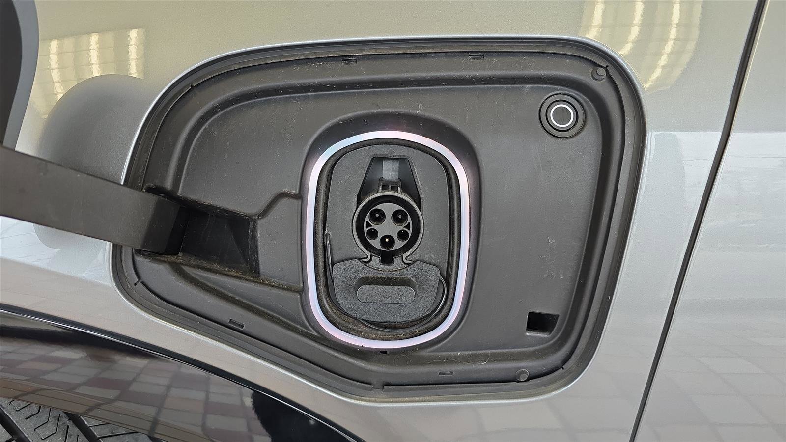 Used 2025 Cadillac Optiq Sport 2 w/ LPO, Floor Liner Package image 34