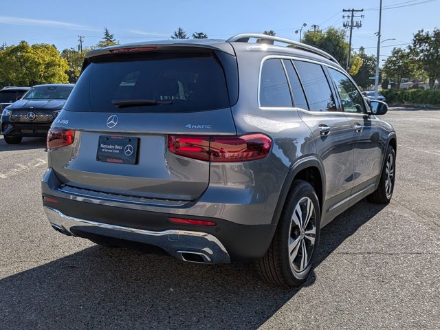 Used 2026 Mercedes-Benz GLB 250 4MATIC image 2