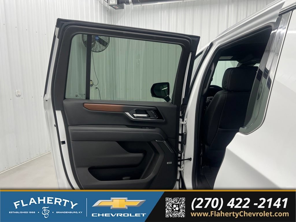 Used 2025 GMC Yukon XL Denali AWD/4WD image 10