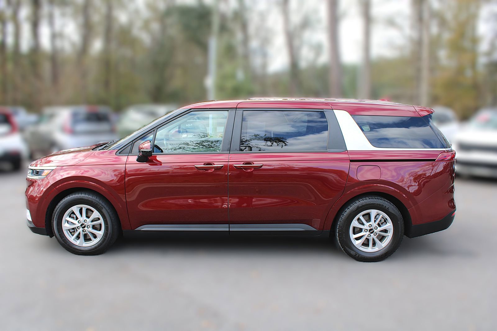 Used 2022 Kia Carnival LX image 5