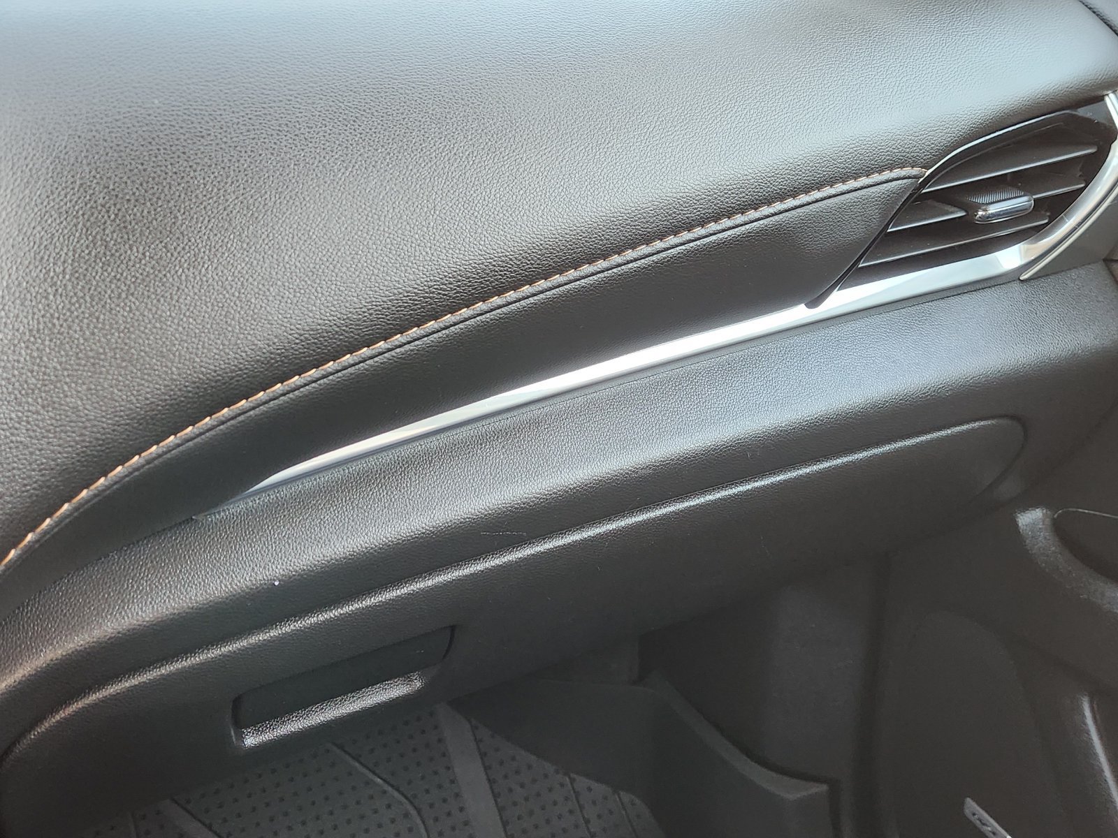 Used 2020 Chevrolet Traverse RS w/ LPO, Floor Liner Package FWD image 23