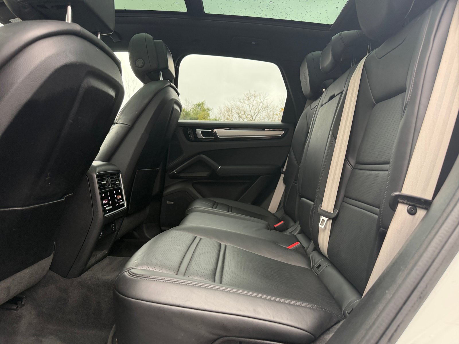 Used 2022 Porsche Cayenne Platinum Edition AWD/4WD image 20