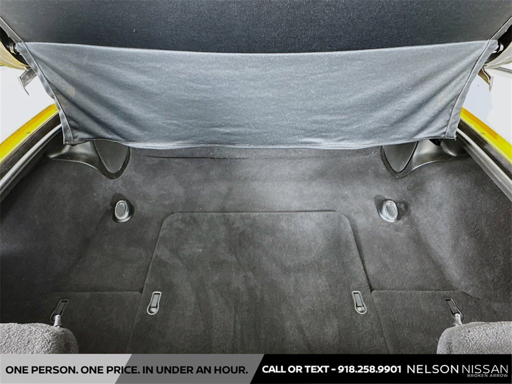 Used 2004 Chevrolet Corvette Coupe w/ Roof Package image 22