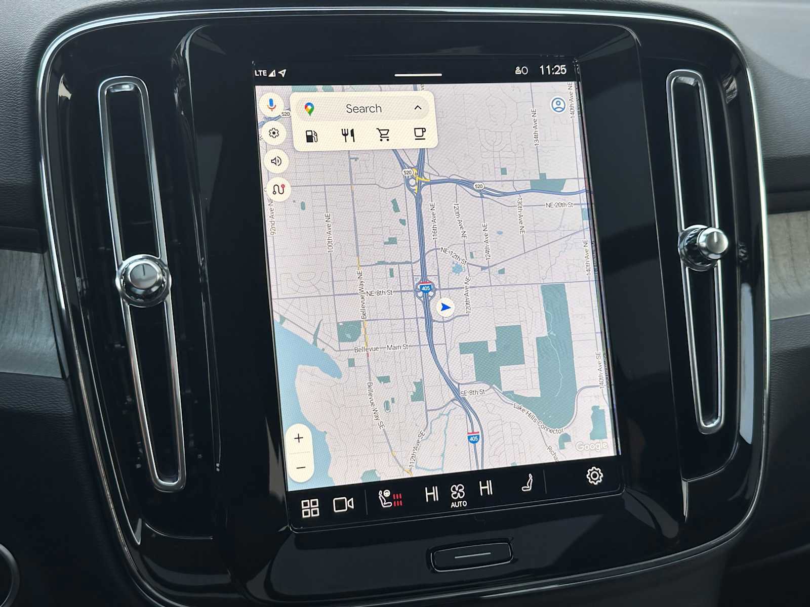 Used 2025 Volvo XC40 B5 Ultra w/ Climate Package image 27