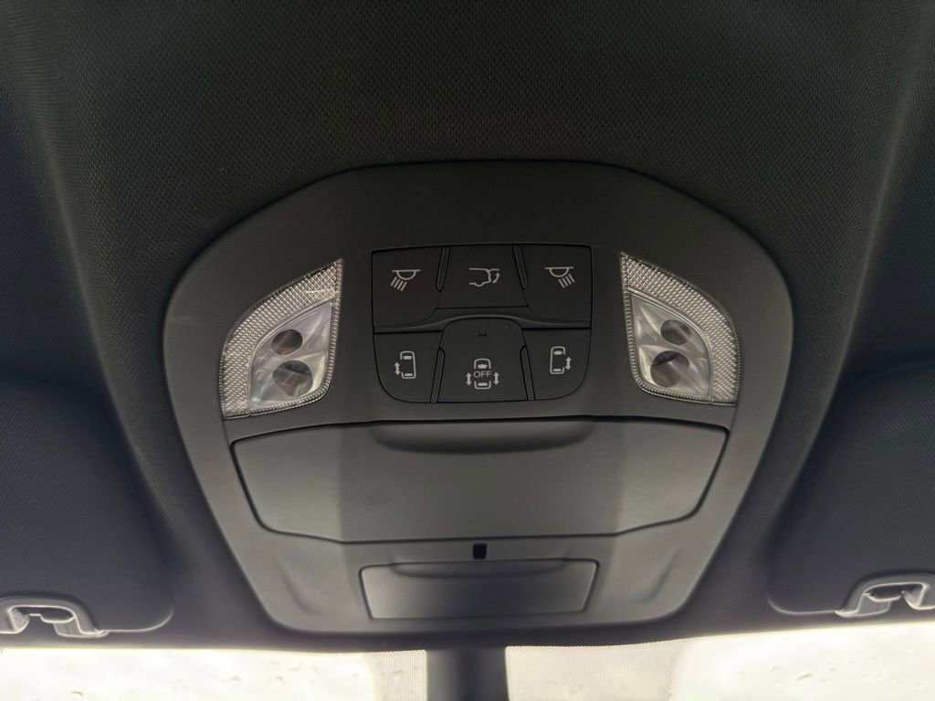 Used 2025 Chrysler Pacifica Select FWD image 31