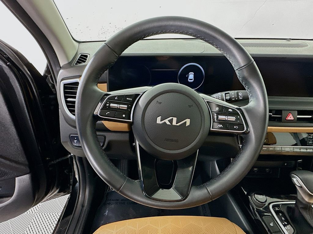 Used 2024 Kia Seltos EX image 16