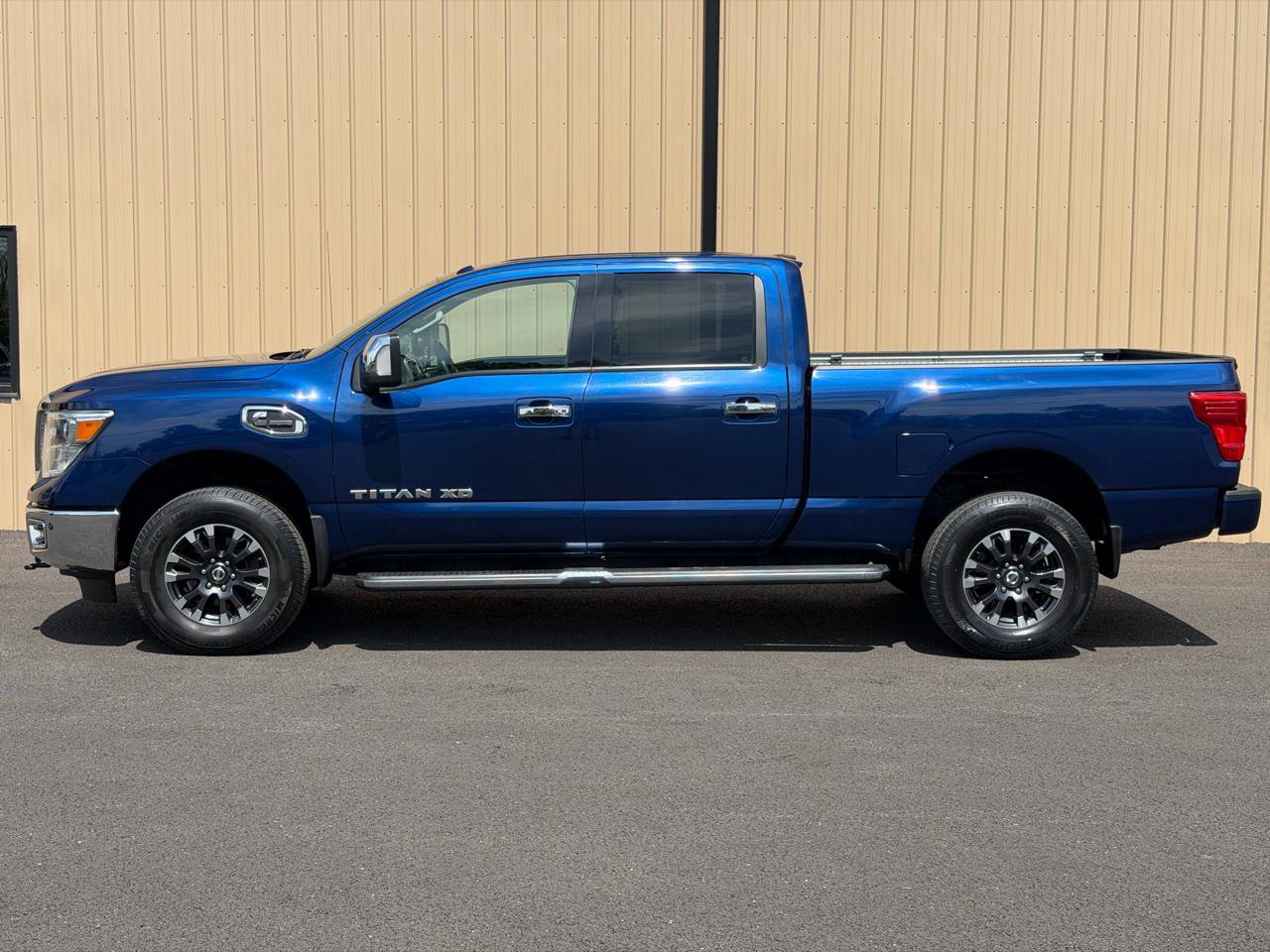 Used 2016 Nissan Titan SL AWD/4WD image 7