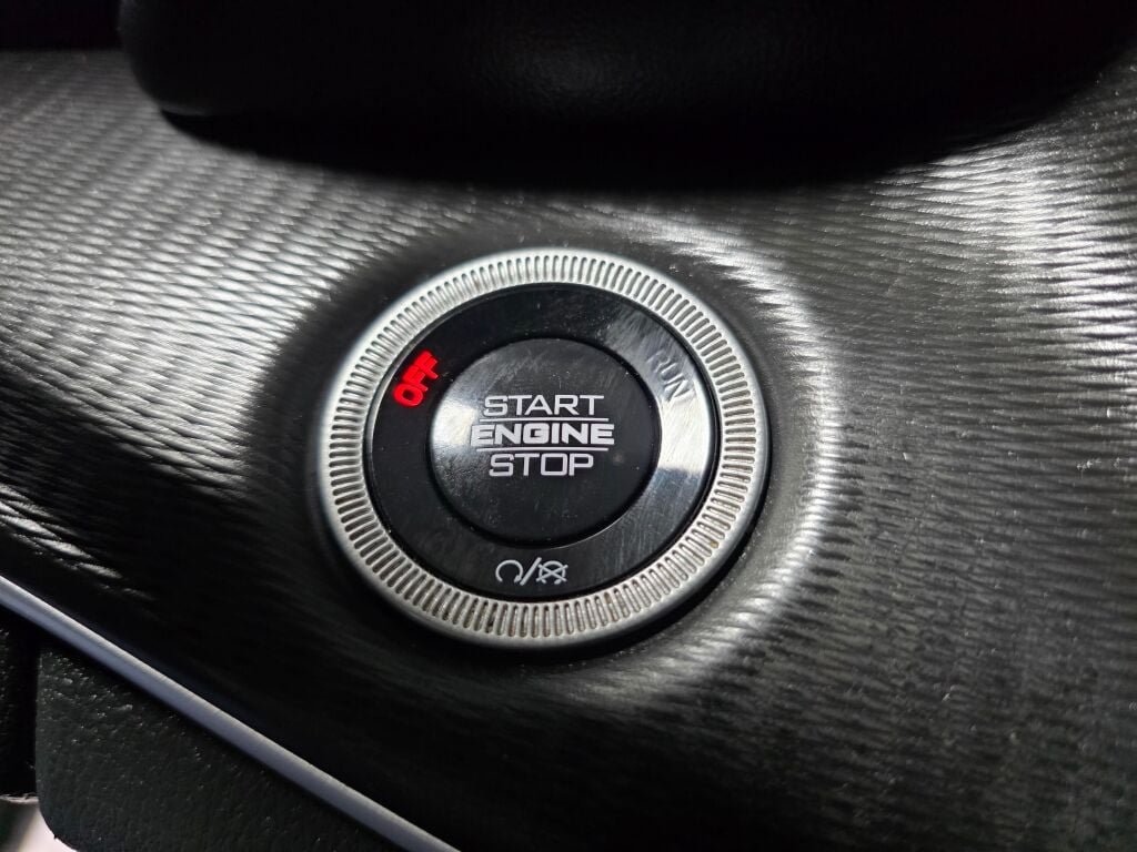 Used 2024 Jeep Grand Cherokee L Laredo w/ Luxury Tech Group I AWD/4WD image 16