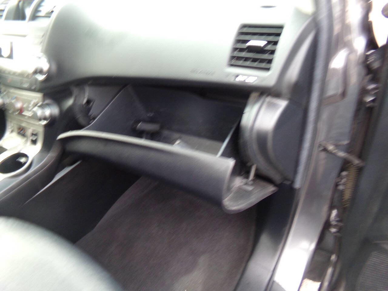 Used 2012 Toyota Highlander SE w/ Tow Pkg image 59