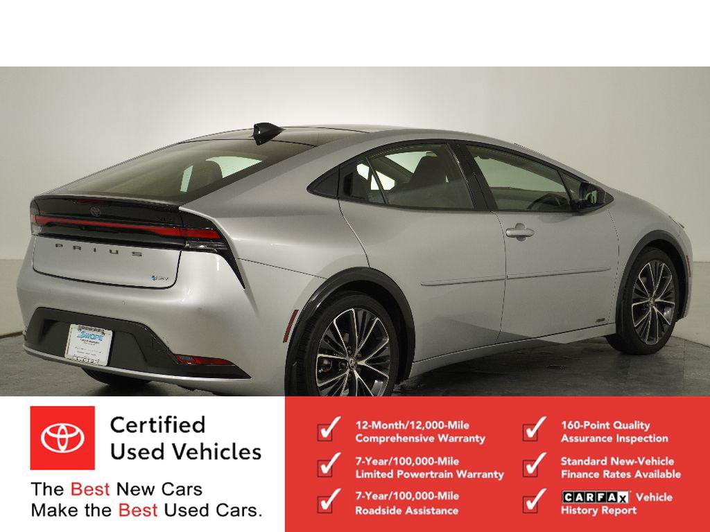 Used 2025 Toyota Prius XLE AWD/4WD image 3