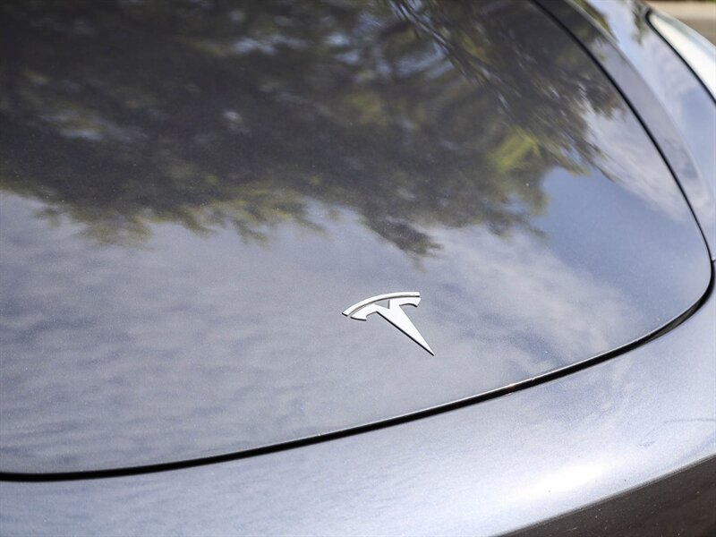 Used 2018 Tesla Model 3 Long Range RWD image 10
