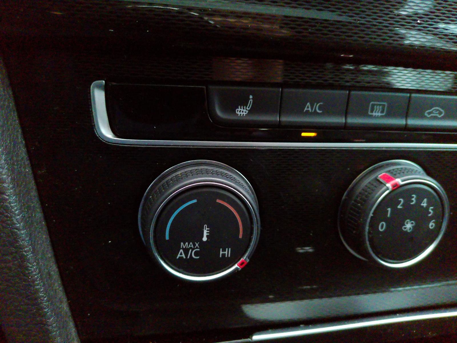 Used 2017 Volkswagen GTI SE image 12