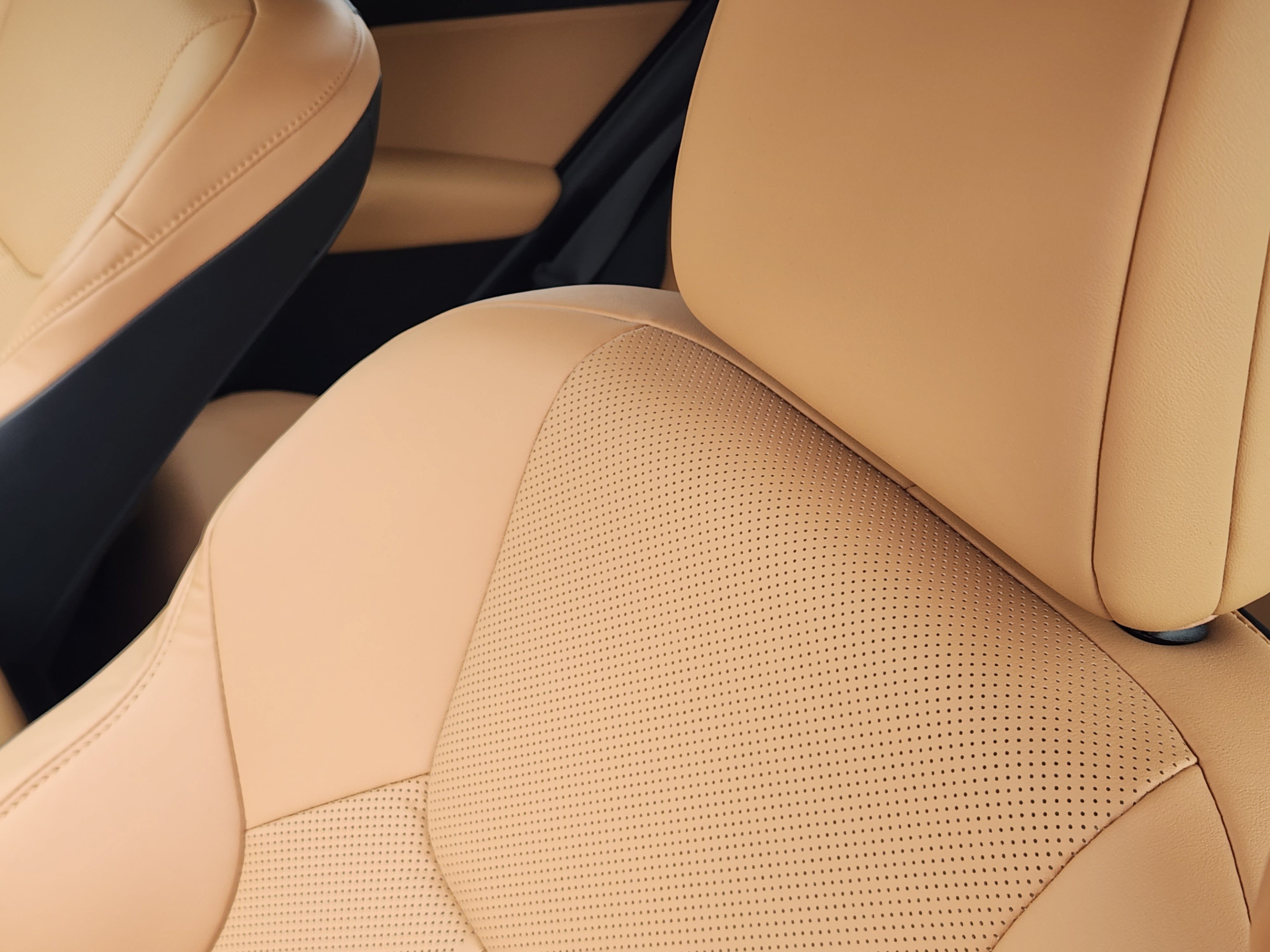 Certified 2025 Lexus NX 250 FWD w/ Accessory Package (Z1) image 8