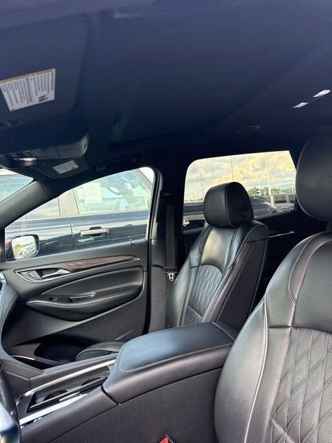 Used 2022 Buick Enclave Avenir w/ Avenir Technology Package AWD/4WD image 36