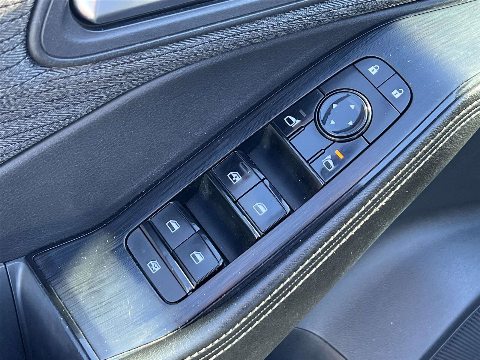 Used 2022 Nissan Rogue SV image 23