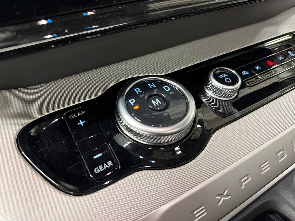 New 2026 Ford Expedition Active image 28