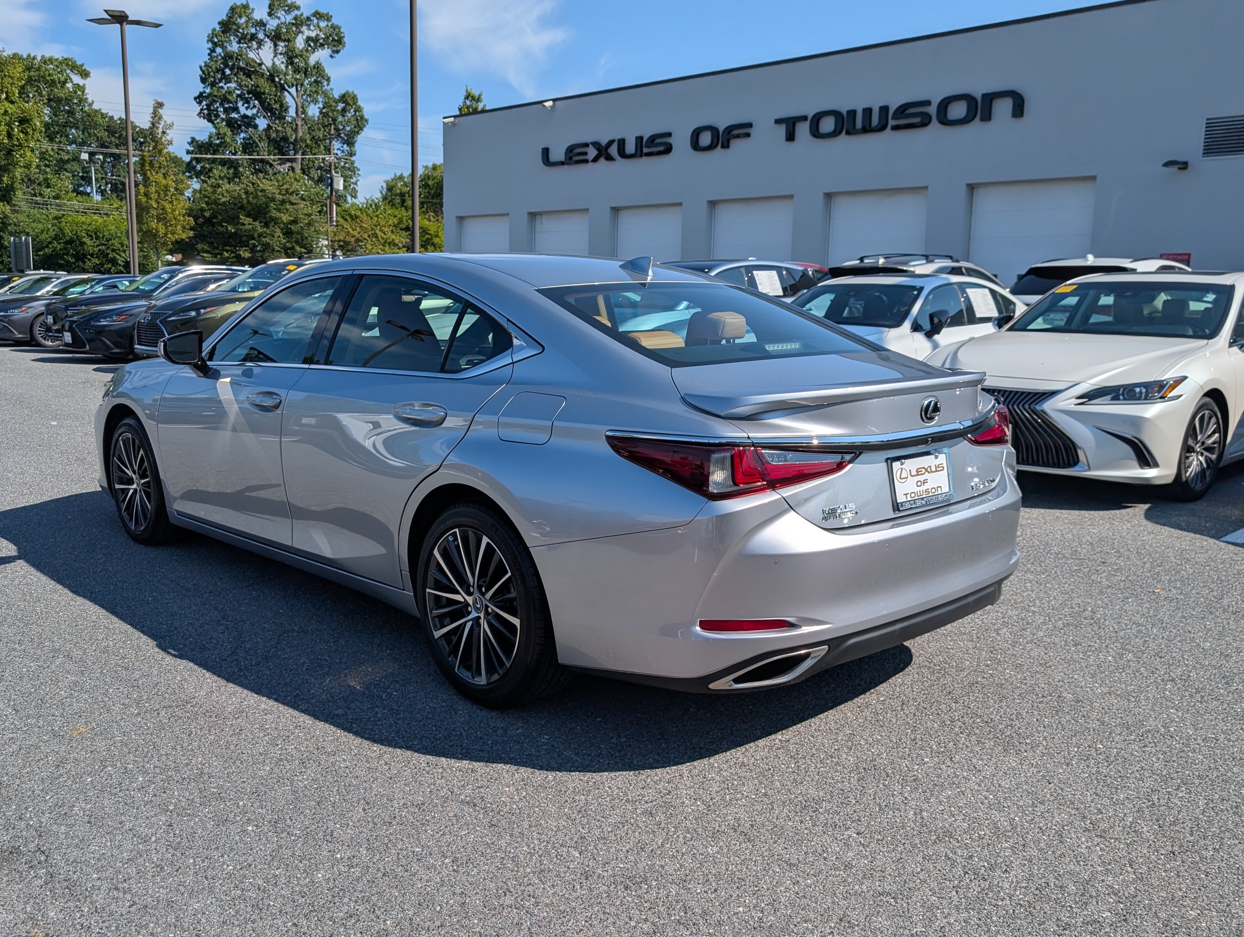 Certified 2024 Lexus ES 350 w/ Premium Package FWD image 5