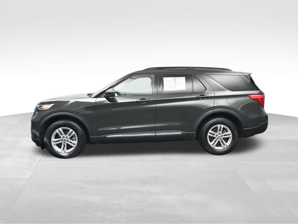Used 2024 Ford Explorer XLT w/ Equipment Group 202A AWD/4WD image 2