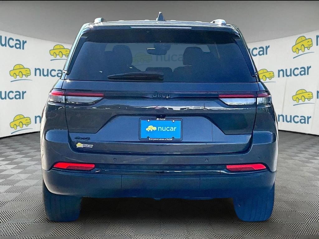 Used 2023 Jeep Grand Cherokee Altitude AWD/4WD image 5
