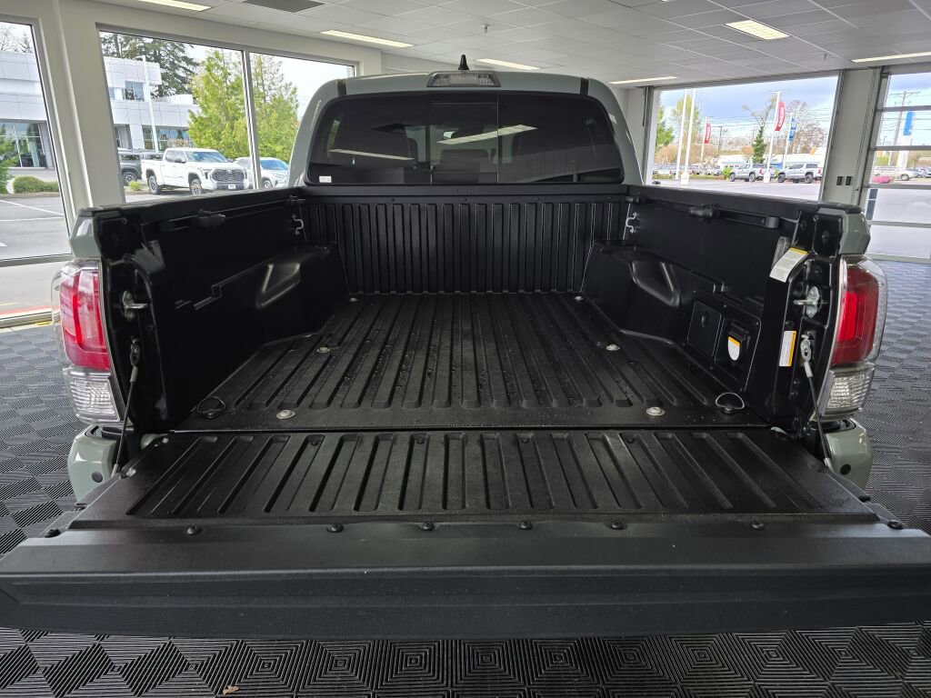 Used 2023 Toyota Tacoma TRD Off-Road w/ TRD Premium Off Road Package image 15