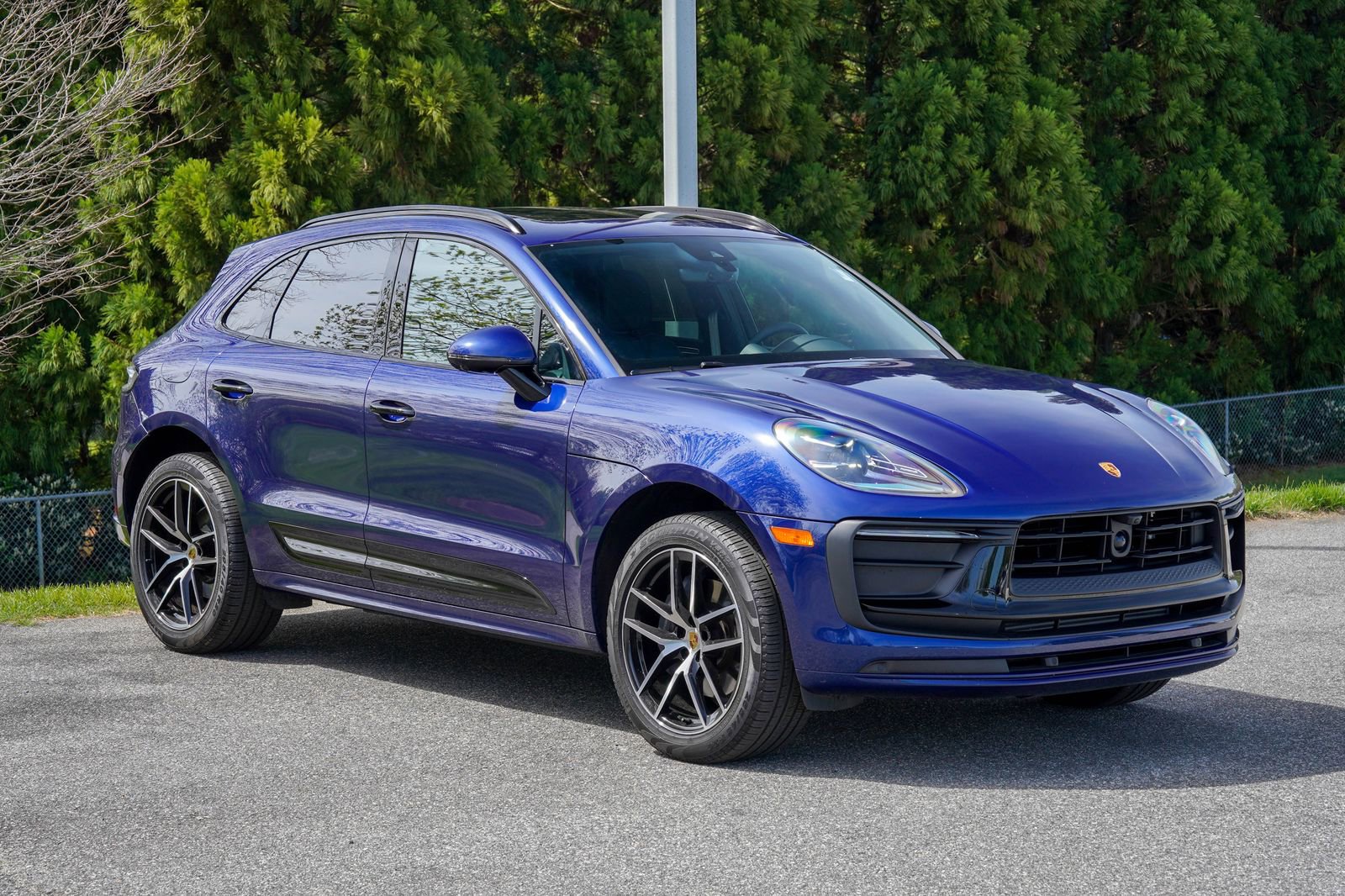 Certified 2025 Porsche Macan image 9