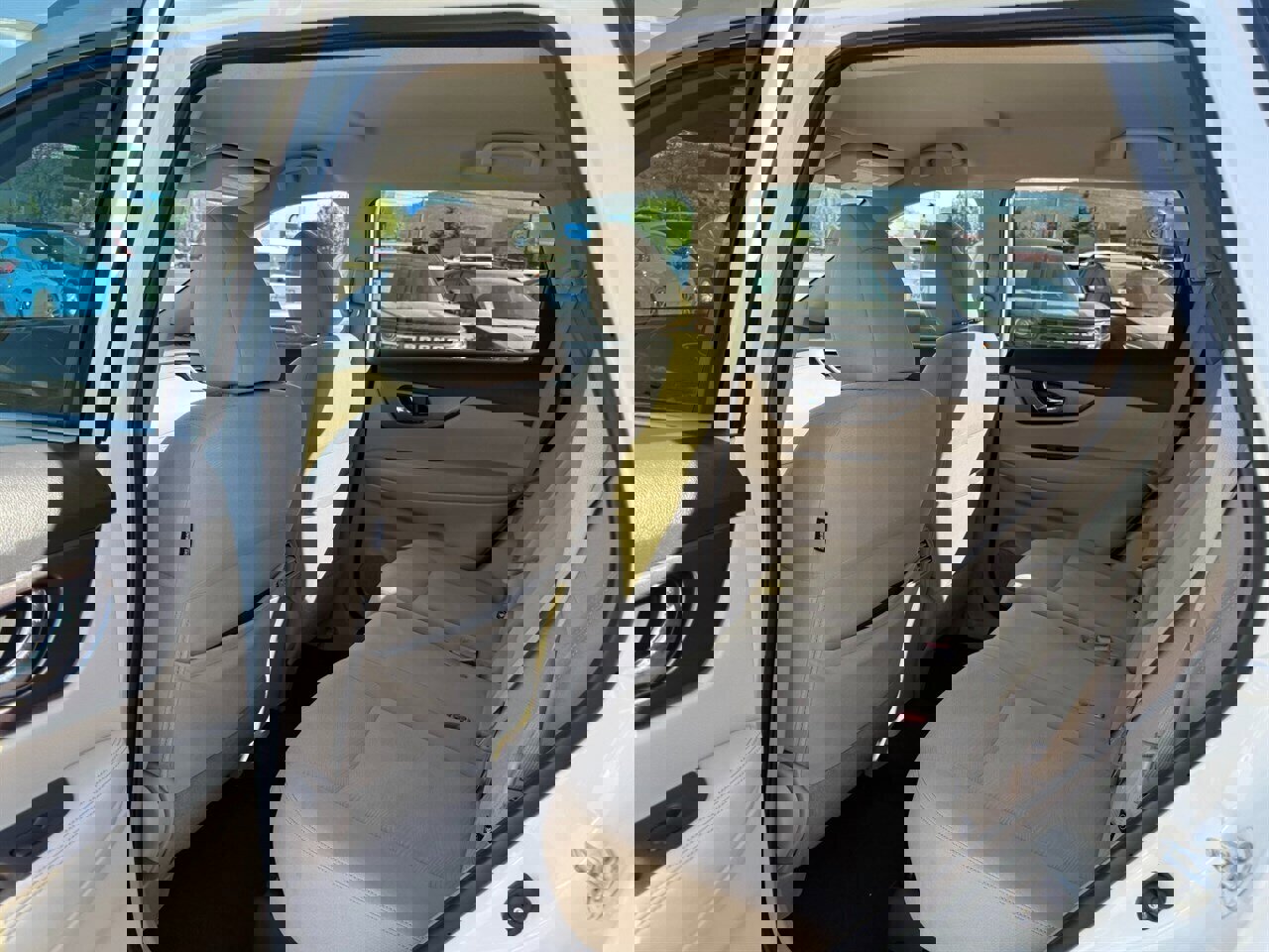 Used 2016 Nissan Rogue S w/ Appearance Package image 11