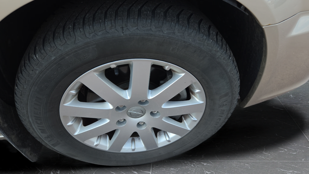 Used 2012 Chrysler Town & Country Touring-L w/ Driver Convenience Group FWD image 17