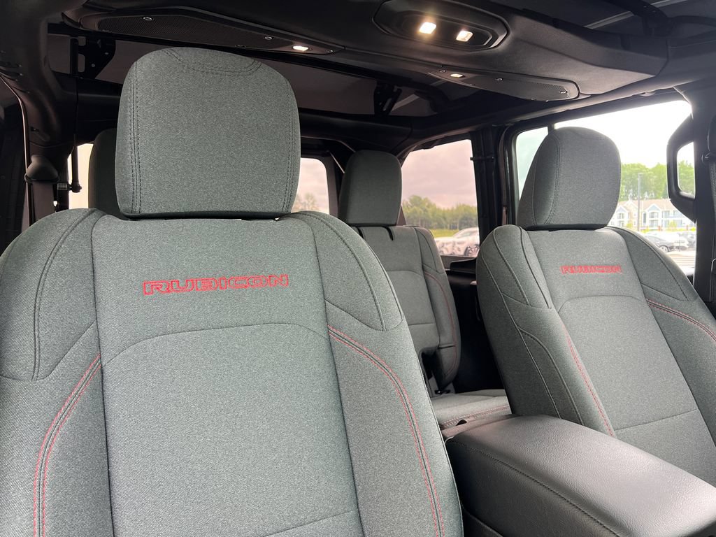 Used 2025 Jeep Wrangler Unlimited Rubicon AWD/4WD image 26