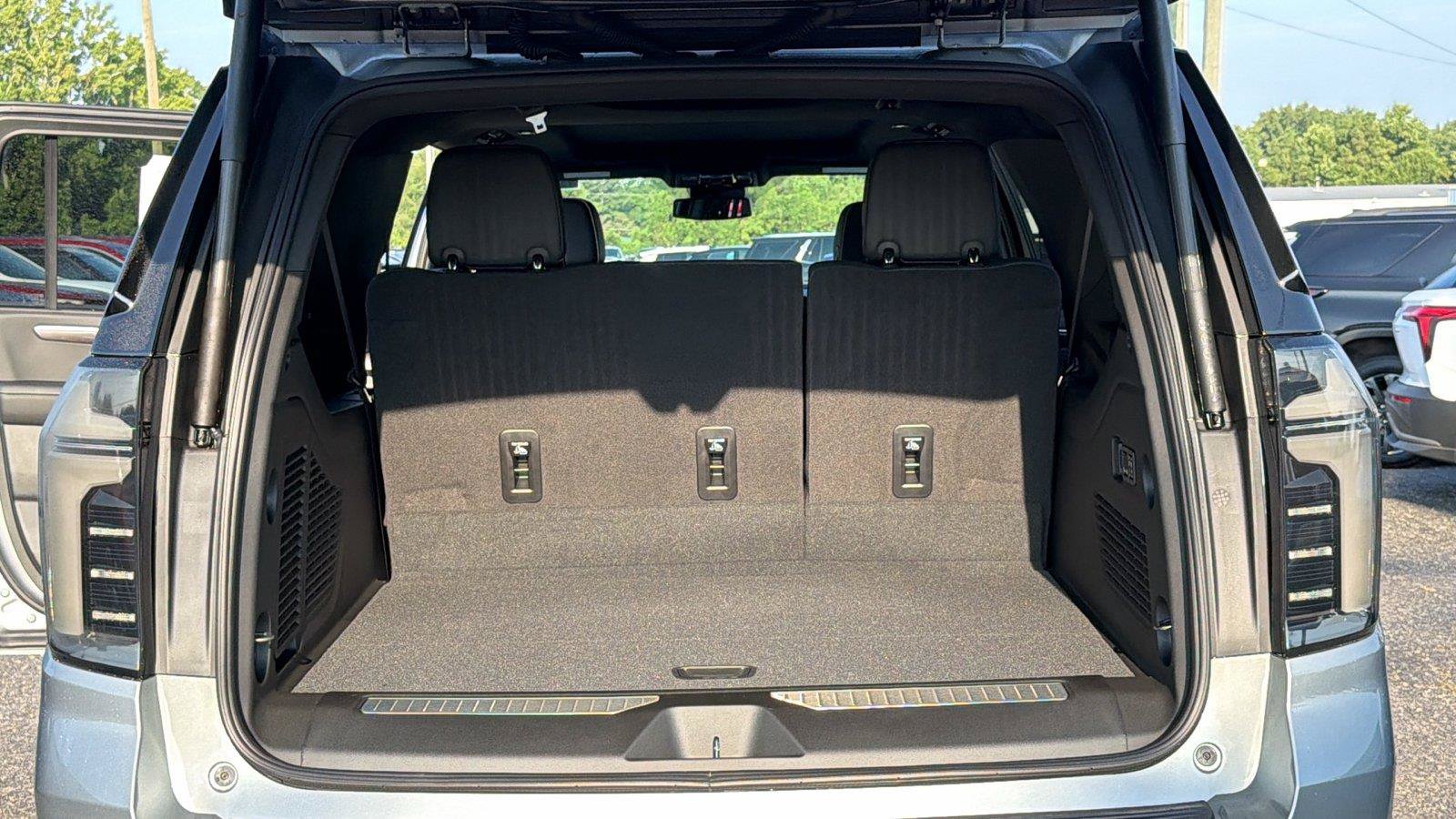 New 2026 Chevrolet Suburban Premier AWD/4WD image 14