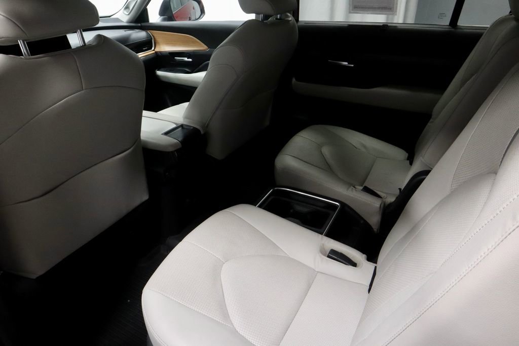 Used 2024 Toyota Grand Highlander AWD image 22