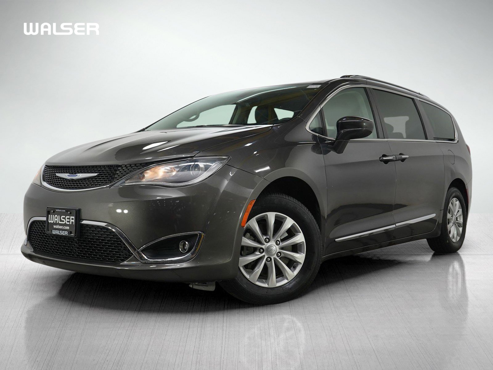 Used 2019 Chrysler Pacifica Touring-L image 1