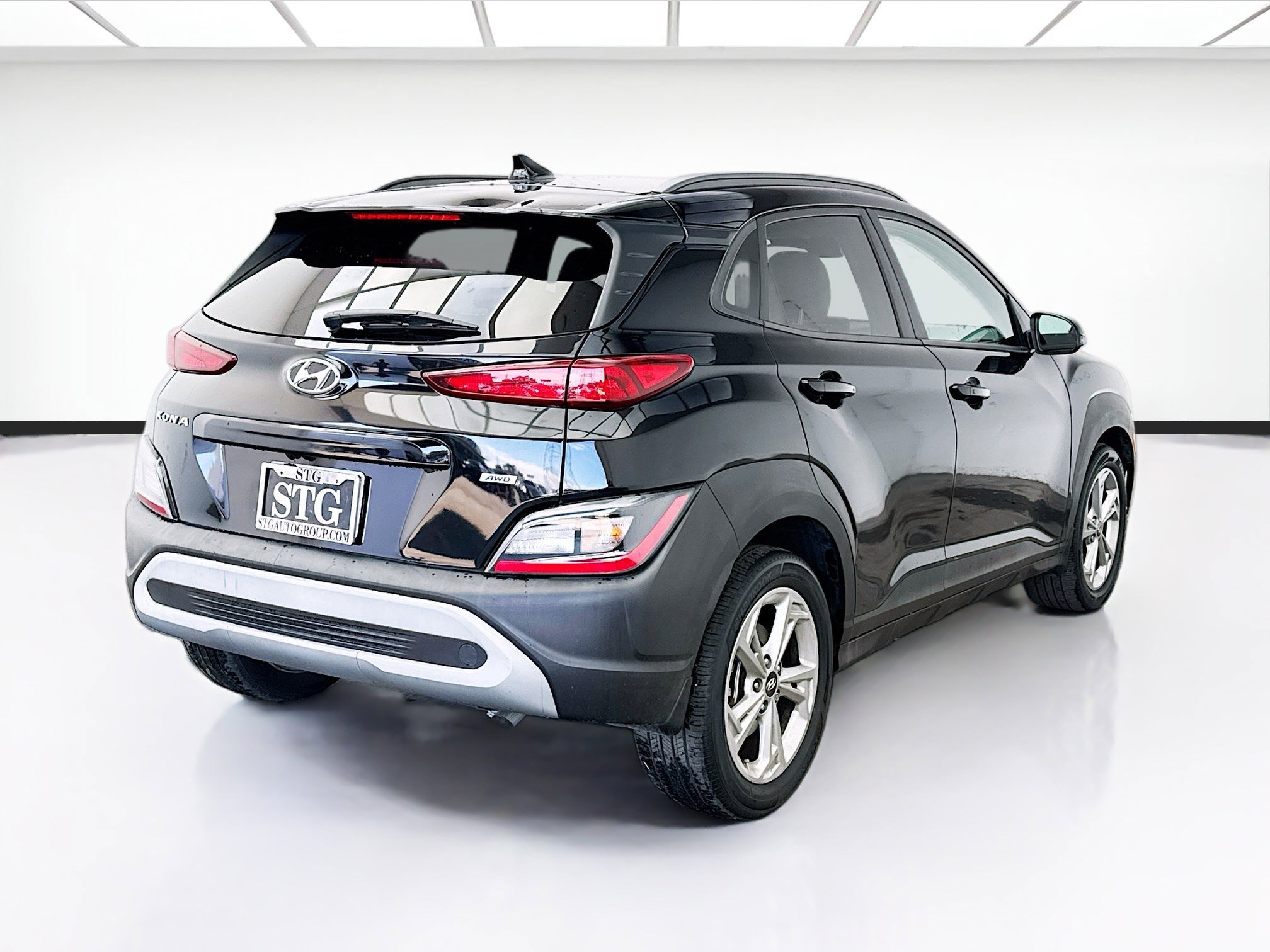 Used 2023 Hyundai Kona SEL AWD/4WD image 4