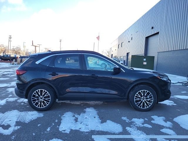 Used 2024 Ford Escape SE image 2