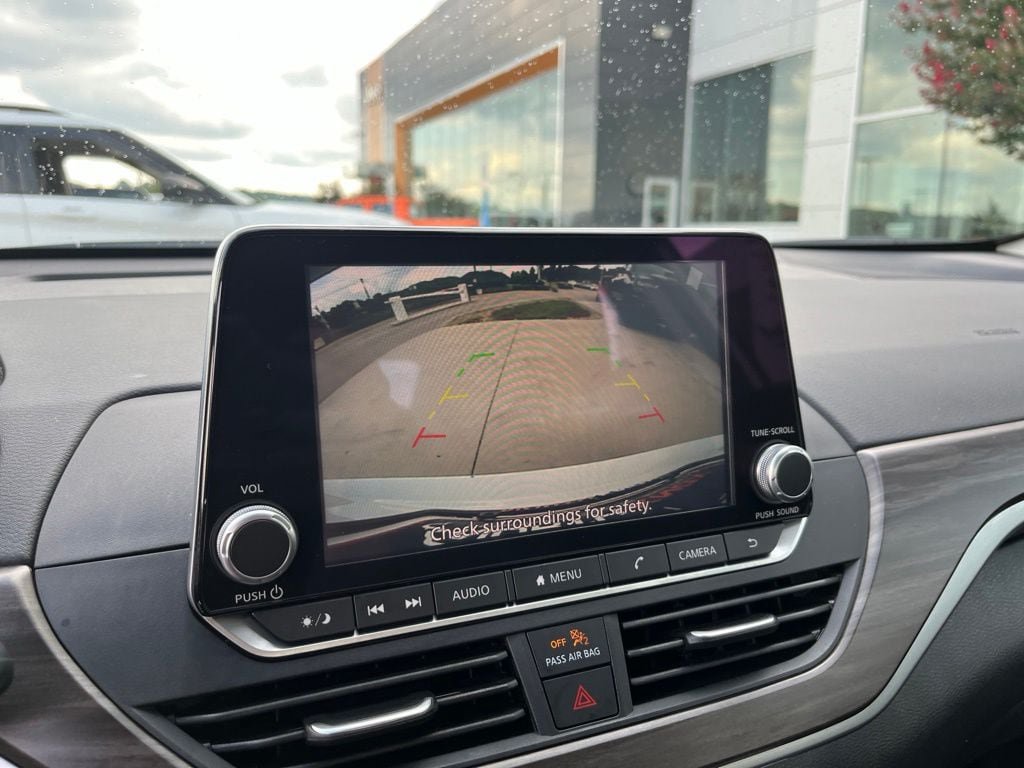 Used 2025 Nissan Altima 2.5 SV FWD image 12