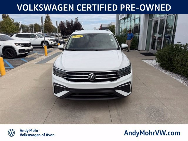 Used 2024 Volkswagen Tiguan SE FWD image 2