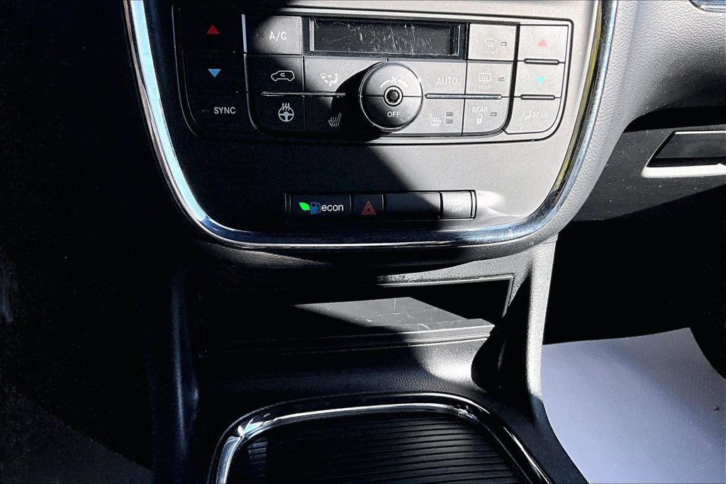 Used 2020 Dodge Grand Caravan SXT w/ Driver Convenience Group FWD image 14